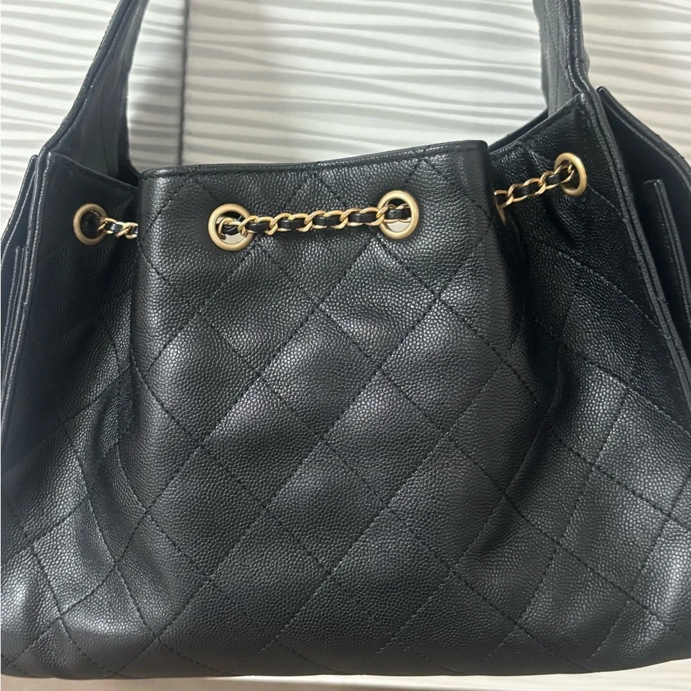 Chanel Black Quilted Shoulder Bag with Gold Chain - Picture 3 of 5